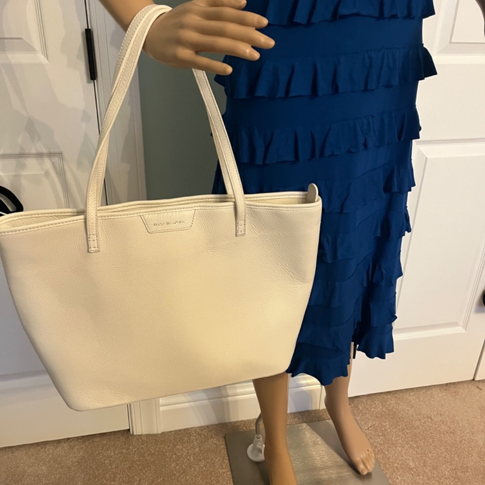 Handbag - Picture 11 of 16